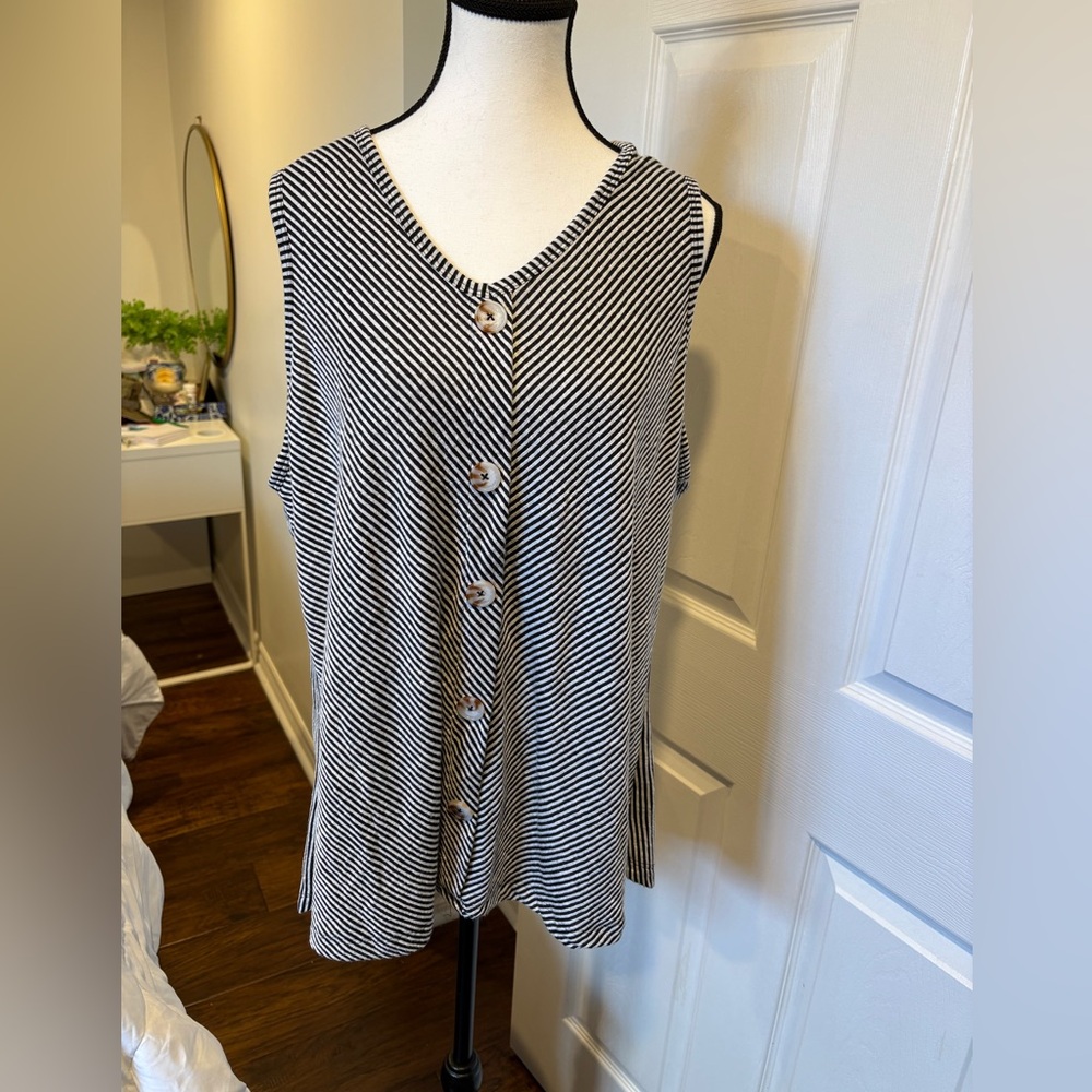 French Laundry Black & White Striped Button-Front Sleeveless Top – Size 2X